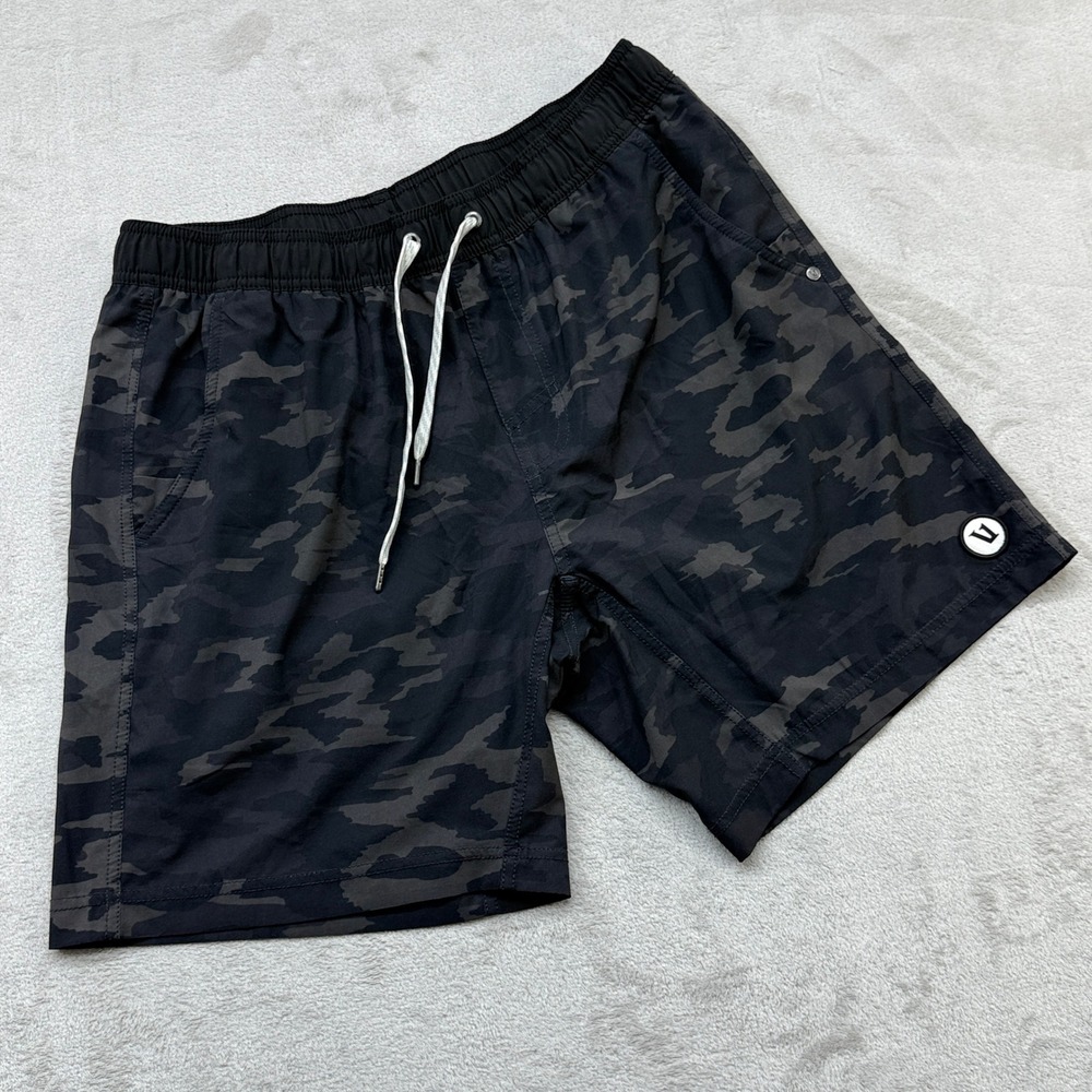 Vuori Kore Shorts Mens Medium Black Camo Performance Lined Activewear Streetwear